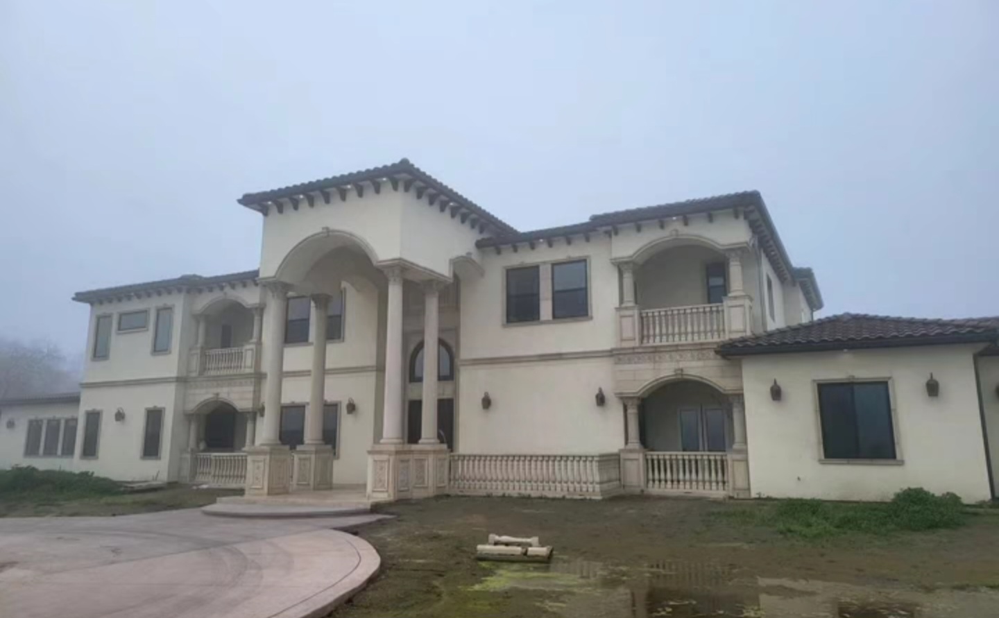 Installation of architectural precast columns, arches, and balcony balustrades on luxury home by Lions Precast in Fresno California